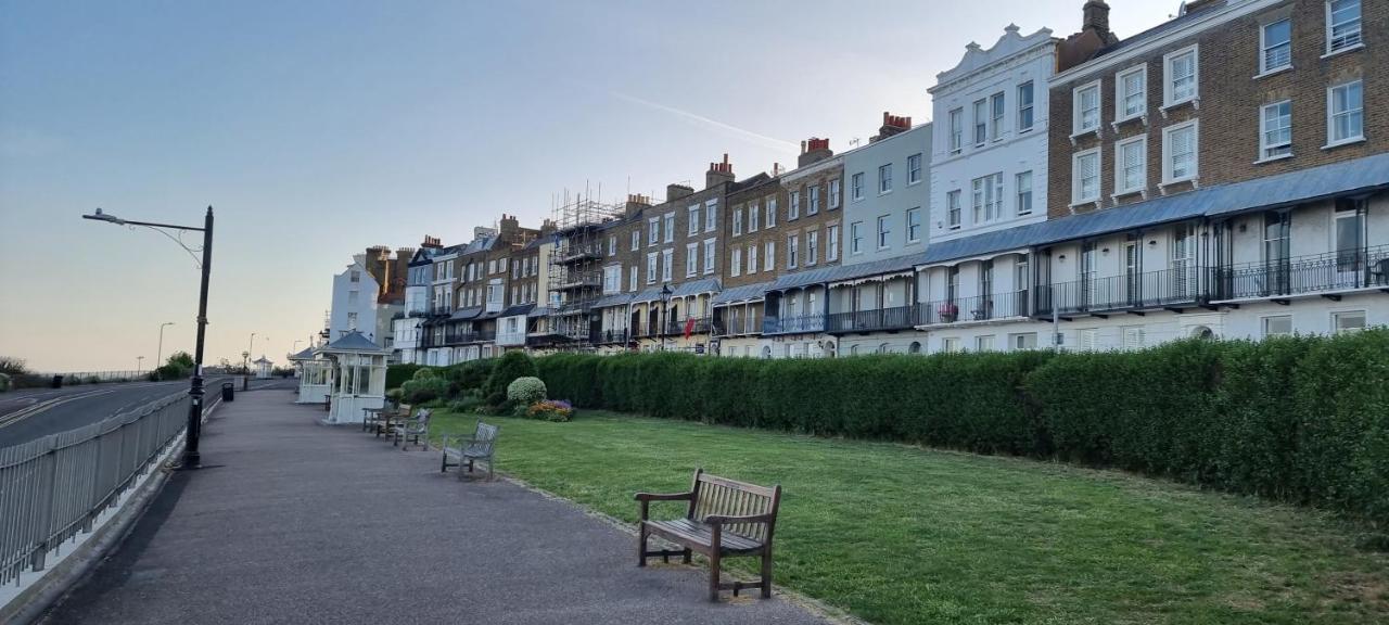 Diamond Harbour - Whole Huge Apartment - Wifi - Beach - Ramsgate Town Exterior foto